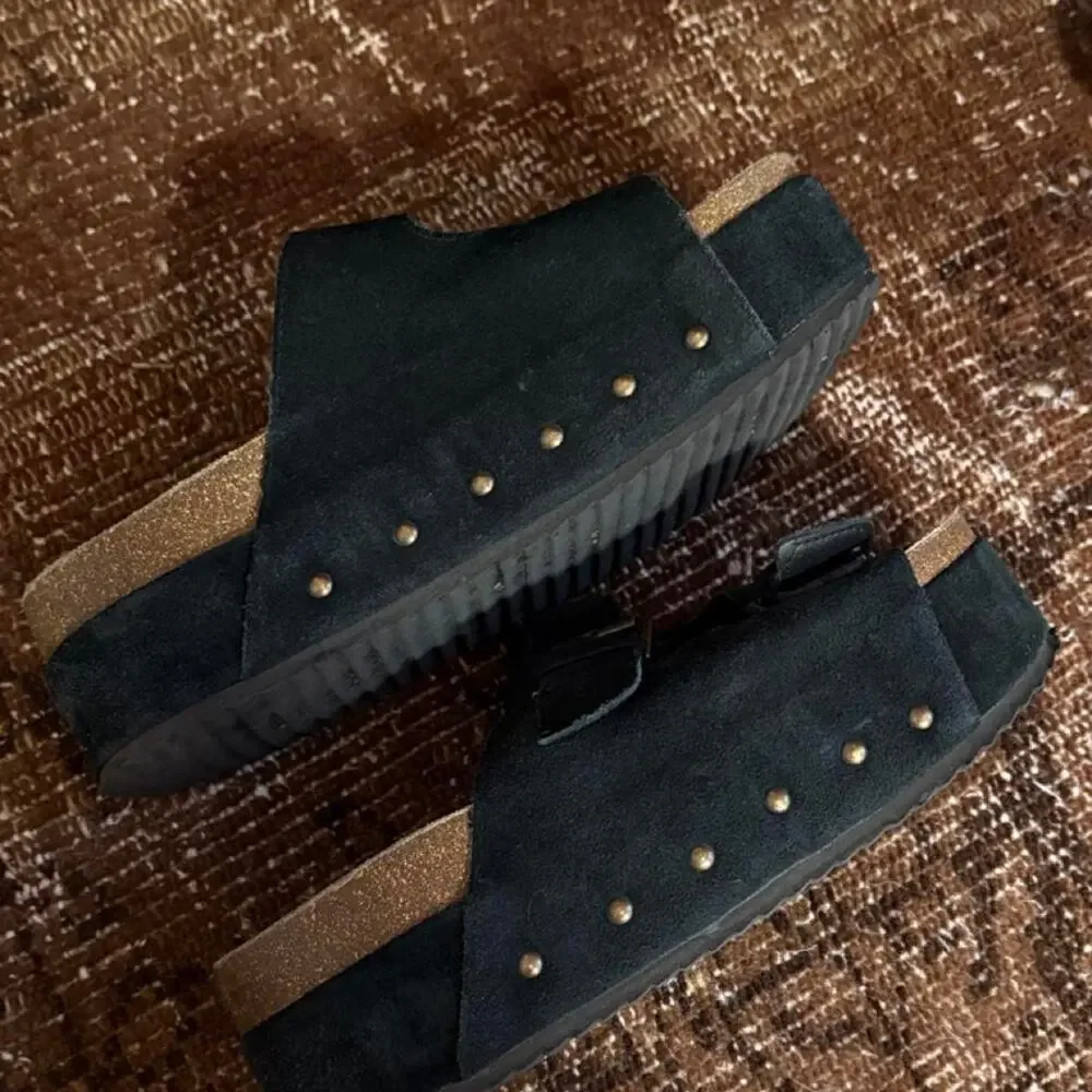 Black suede leather guru platform slide sandals 9.5 WIDE cushionaire